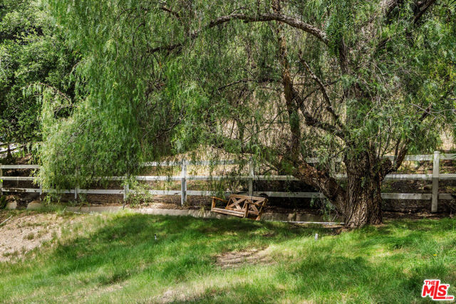 204 Bell Canyon Road, Bell Canyon CA: https://media.crmls.org/mediaz/cd8d5fd0-09f9-4ad0-a5c6-5e8bfc906715.jpg