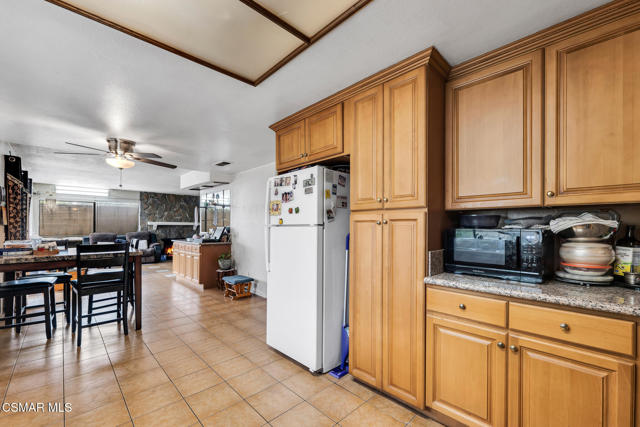 7565 Melvin Avenue, Reseda CA: https://media.crmls.org/mediaz/cd8d73f9-a9a7-4dcd-acaa-9397878ddd89.jpg