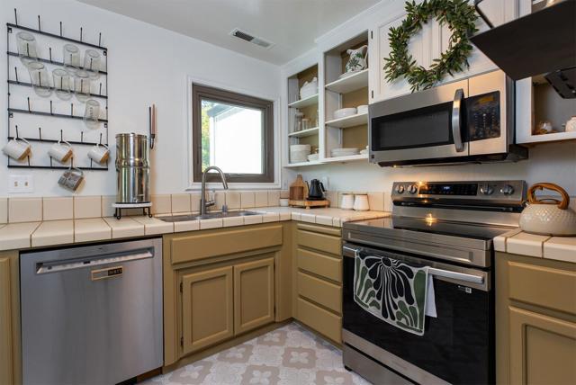 296 Grace Way, Scotts Valley CA: https://media.crmls.org/mediaz/cd8d8a46-f60a-485b-9df2-1629df64938d.jpg