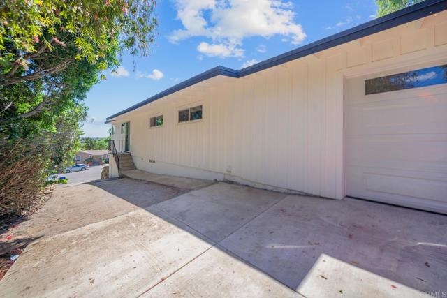 Detail Gallery Image 4 of 37 For 4397 Cartagena Dr, San Diego,  CA 92115 - 4 Beds | 2 Baths