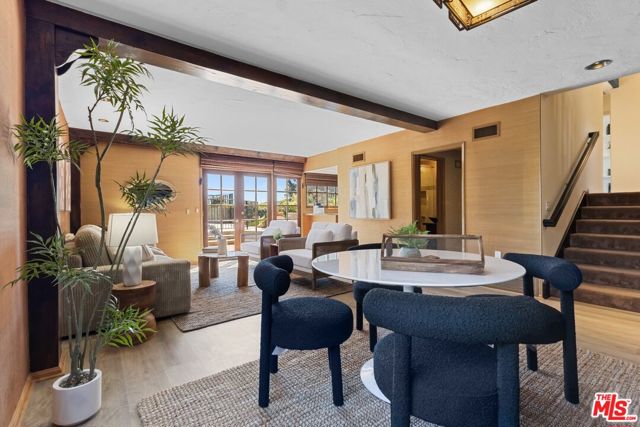 4040 Coldstream Terrace, Tarzana CA: https://media.crmls.org/mediaz/cd8dcd09-edd6-49a3-a0ef-ac6a7a2b2d59.jpg
