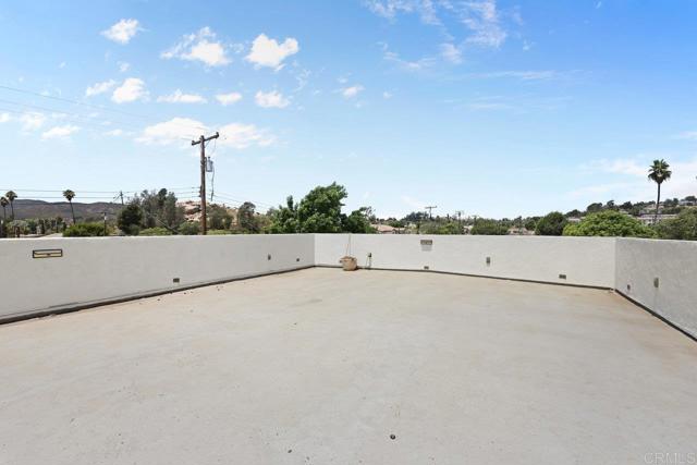 12953 Carriage Rd, Poway CA: https://media.crmls.org/mediaz/cd8e149d-c7da-4132-90bd-79af75157c6c.jpg