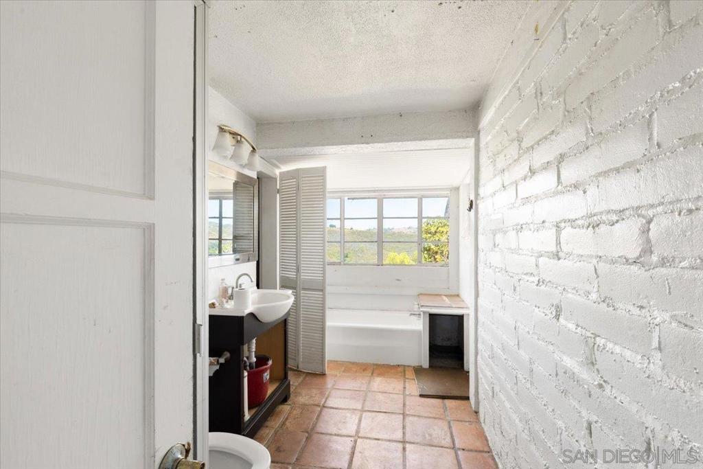 MLS #250034310SD image #16