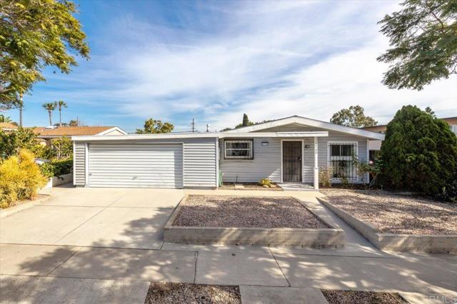 Detail Gallery Image 2 of 31 For 2735 Mission Village Dr, San Diego,  CA 92123 - 4 Beds | 2 Baths