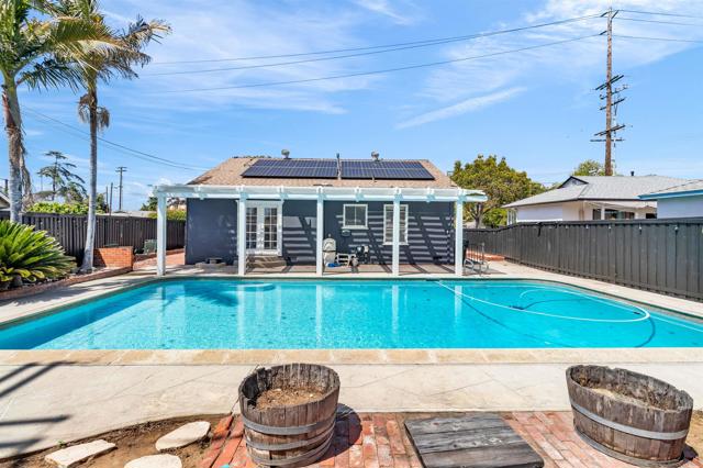 3921 Juniper St, San Diego CA: https://media.crmls.org/mediaz/cd8e83e3-3356-4c7b-bf24-a1b982044143.jpg