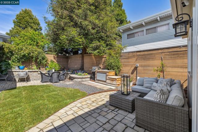 3036 Delaware St, Oakland CA: https://media.crmls.org/mediaz/cd8ea2b6-e54a-4227-bb28-328a8761c844.jpg