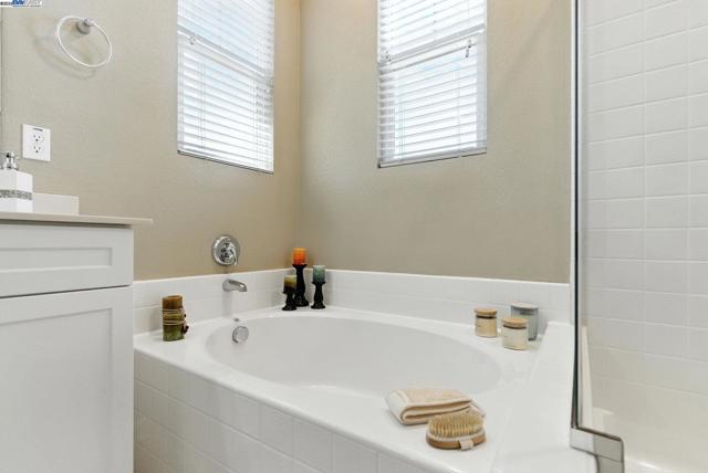 841 Fan Palm Ln, Brentwood CA: https://media.crmls.org/mediaz/cd8ed2c3-67f9-4429-8f86-39456c956b8d.jpg