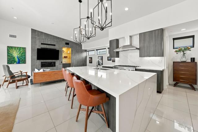 160 Obsidian Loop N, Palm Springs, CA 92264