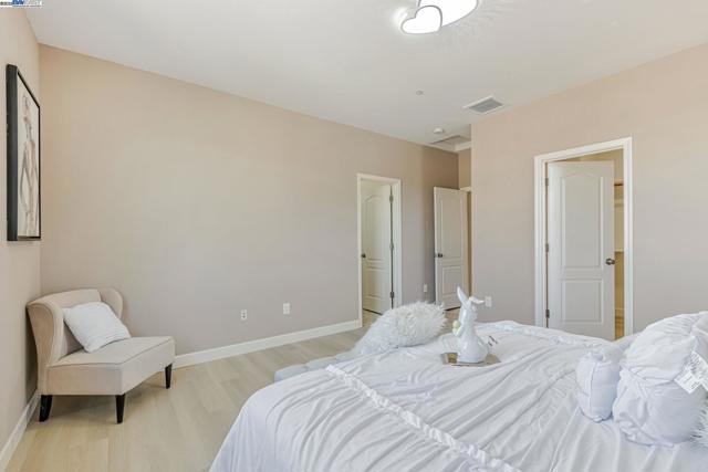 113 Silver Bell Way, Oakley CA: https://media.crmls.org/mediaz/cd8ef96c-3094-4eb2-afbe-b15540c3e059.jpg