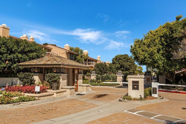 6643 Caminito Hermitage, La Jolla CA: https://media.crmls.org/mediaz/cd8fb1fe-003d-4d80-bf9a-e0c984589dcf.jpg