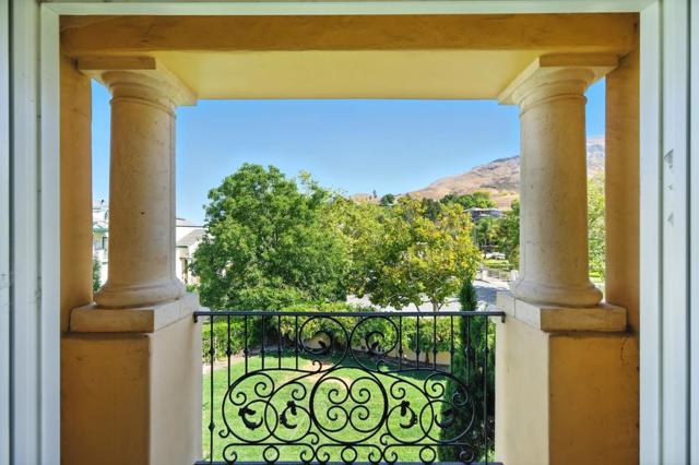 44989 Vista Del Sol, Fremont CA: https://media.crmls.org/mediaz/cd90ace3-9f70-4ca8-8e87-b5b90b531759.jpg