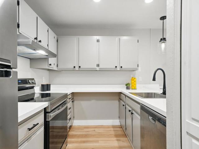 1685 Bayridge Way, San Mateo CA: https://media.crmls.org/mediaz/cd911aa0-423d-4474-9210-ffcee6a3af2a.jpg