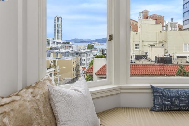 850 POWELL STREET, San Francisco CA: https://media.crmls.org/mediaz/cd91835f-d72a-44f4-bc52-81fe352ae8d5.jpg