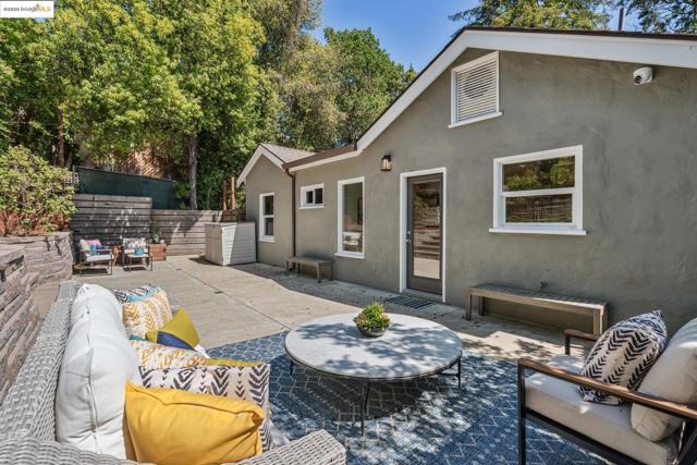 2847 Shasta Rd, Berkeley CA: https://media.crmls.org/mediaz/cd91eb13-a733-4be3-ae0a-ebe045bde6e8.jpg