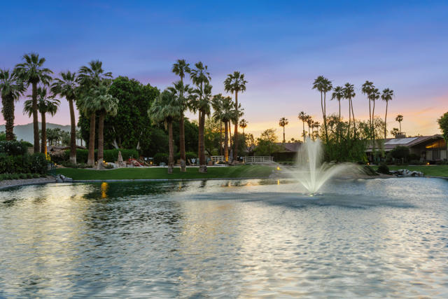 95 Lookout Drive, Palm Desert CA: https://media.crmls.org/mediaz/cd91eded-1bf9-470d-95c0-dd47f9421575.jpg