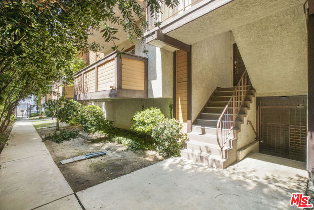 5534 Sylmar Avenue, Sherman Oaks CA: https://media.crmls.org/mediaz/cd92131f-76c4-41ba-a707-68c5d5dba043.jpg