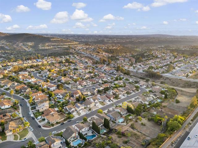 9720 Graceland Way,  CA: https://media.crmls.org/mediaz/cd92defc-fbc1-4362-99d4-6923ba9b3b4a.jpg
