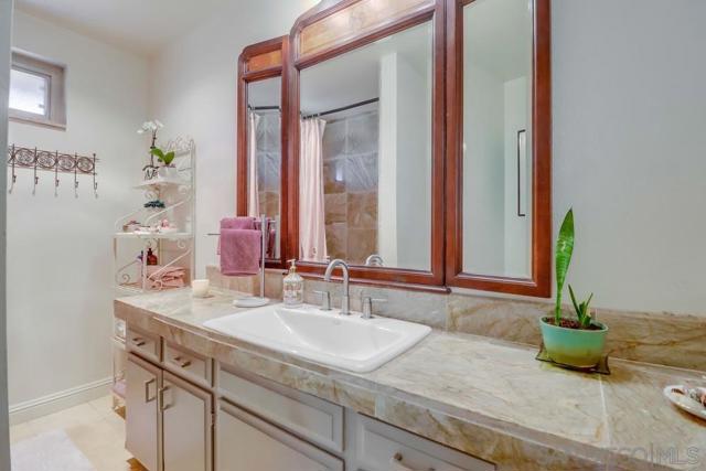 255 Highline Trl, El Cajon CA: https://media.crmls.org/mediaz/cd9361ee-d47c-43bc-84bd-9a96c500ca86.jpg