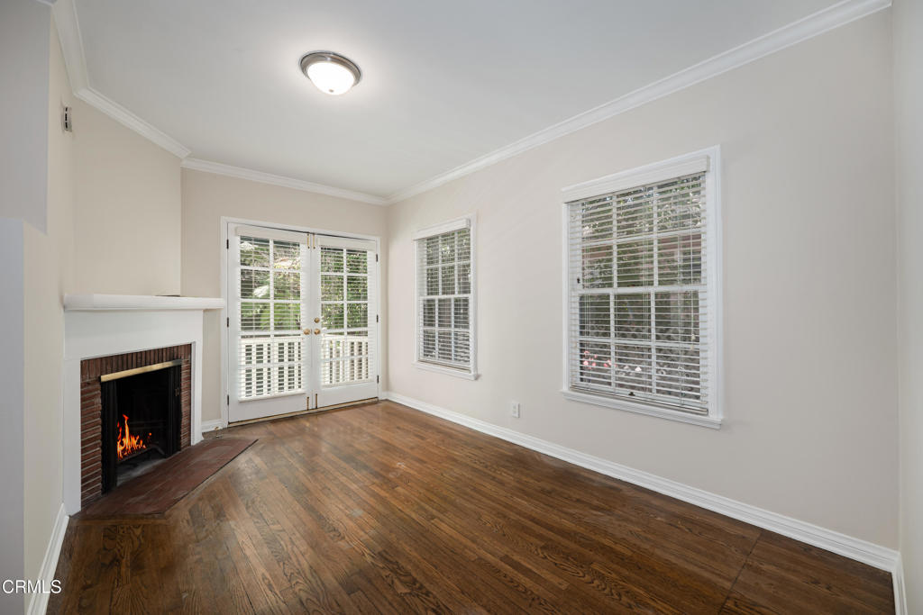 https://media.crmls.org/mediaz/cd93b047-044e-4d02-aeeb-12989f3ac82a.jpg?preset=X-Large