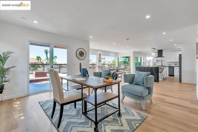 1642 Dune Point Ct, Discovery Bay CA: https://media.crmls.org/mediaz/cd93d4aa-3564-404f-890b-c4b65d44d088.jpg