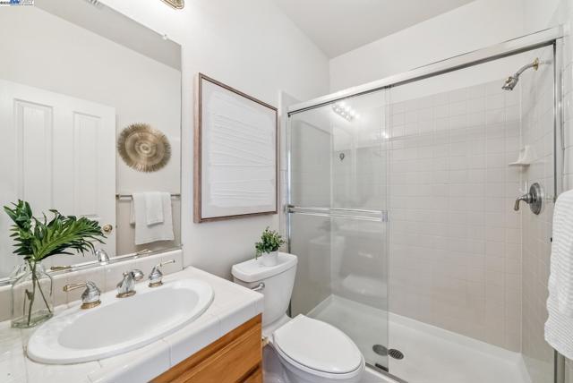 4110 Mystic View Ct, Hayward CA: https://media.crmls.org/mediaz/cd94711a-b9b7-4025-ab63-b706409d5680.jpg