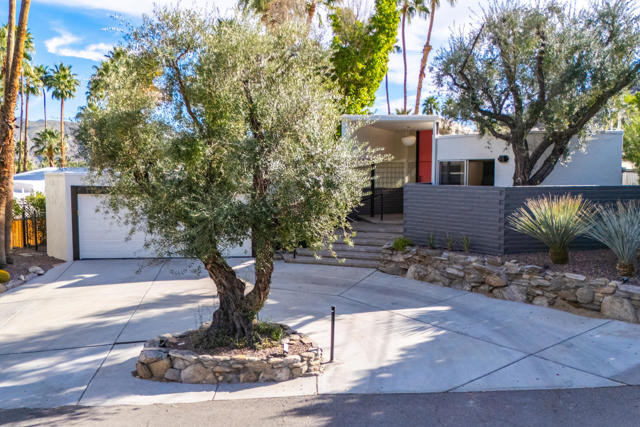 345 W Crestview Drive, Palm Springs, CA 92264