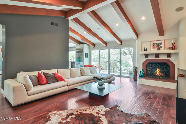 1117 Woodridge Avenue, Thousand Oaks CA: https://media.crmls.org/mediaz/cd954ba5-7527-488f-81a2-488ca1d4f598.jpg