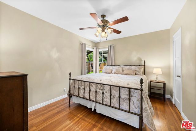 6611 Gerald Avenue, Lake Balboa CA: https://media.crmls.org/mediaz/cd957df8-bd8a-4218-84d0-c64fe800b9b3.jpg