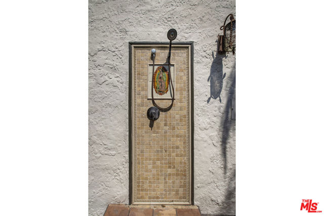 6105 Mount Angelus Drive, Los Angeles CA: https://media.crmls.org/mediaz/cd95fd0d-ddc8-4b85-be58-ee5b68047e69.jpg