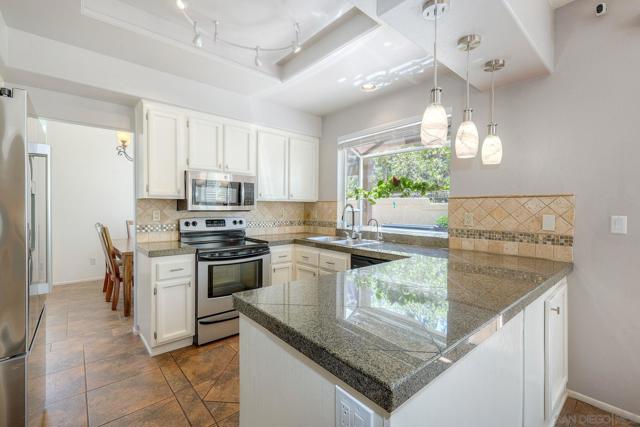 12127 Corte Napoli, San Diego CA: https://media.crmls.org/mediaz/cd96a41a-2d5d-4125-ac2a-dda0902dc15e.jpg