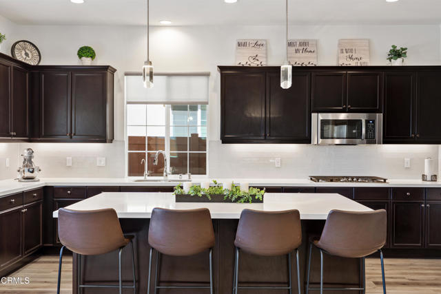 1521 Thorpe Trail, Oxnard CA: https://media.crmls.org/mediaz/cd96a5b3-d91f-4435-9a31-3eaefa026f14.jpg