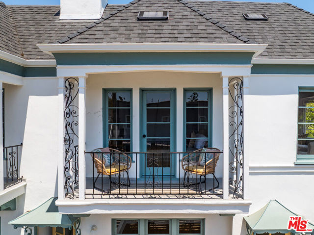 515 1/2 Rose Avenue, Venice CA: https://media.crmls.org/mediaz/cd9726cc-40e7-452e-a43c-8ed42797ad4d.jpg