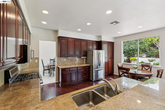 Image 14 of 51 For 25318 Buckeye Dr