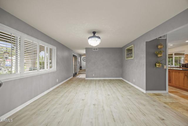 1099 N Agusta Avenue, Camarillo CA: https://media.crmls.org/mediaz/cd97b42d-6150-4ec7-b7c3-952bd0b45965.jpg