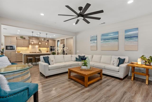 303 Ventasso Way, Fallbrook CA: https://media.crmls.org/mediaz/cd9817fb-2e7c-48d6-88a7-bab9cfe62038.jpg