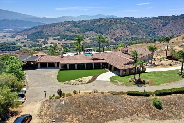 36485 Carney Road, Valley Center CA: https://media.crmls.org/mediaz/cd981fab-c46e-410f-9385-9a83b4ebf029.jpg
