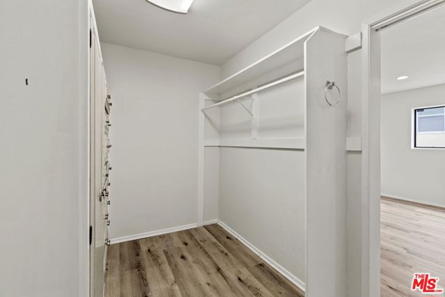 1033 6TH Street, Santa Monica CA: https://media.crmls.org/mediaz/cd983cbb-de52-442a-afdb-154b4fef0a82.jpg