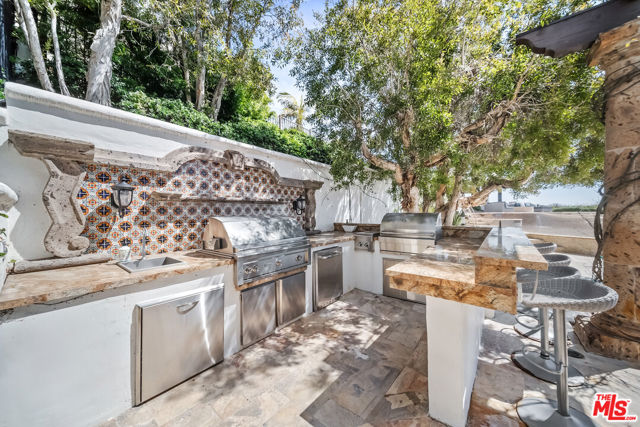 1821 Chastain, Pacific Palisades CA: https://media.crmls.org/mediaz/cd9914dd-d1f5-46ba-8ec6-d1a879eefae1.jpg