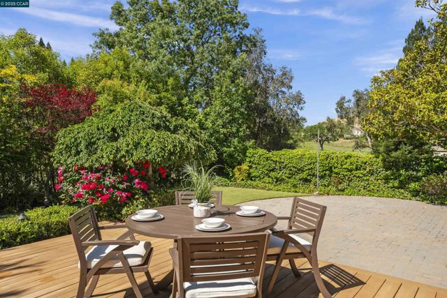 709 Liquidamber Pl, Danville CA: https://media.crmls.org/mediaz/cd992f70-dab9-458b-9525-f073449f913e.jpg