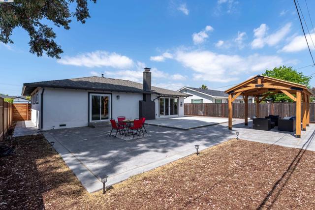 3742 Savannah Rd, Fremont CA: https://media.crmls.org/mediaz/cd997d14-cc6e-4451-b4d3-c46baa33f45f.jpg