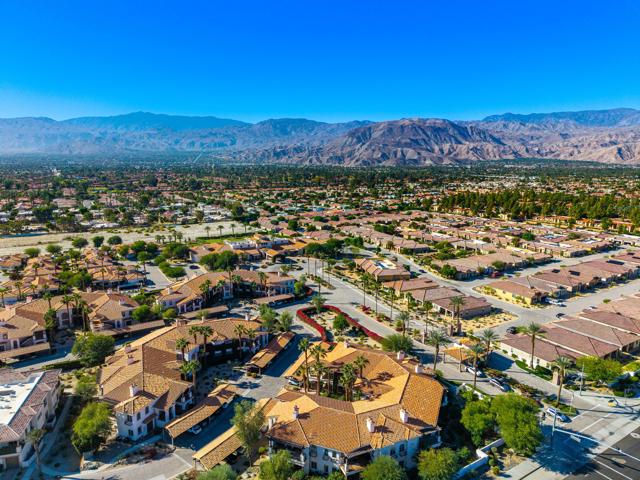 2701 Via Calderia, Palm Desert CA: https://media.crmls.org/mediaz/cd9a3e34-422c-4ed3-bd45-a13073fc6997.jpg