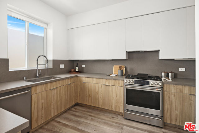 4916 1/2 S Centinela Avenue, Los Angeles CA: https://media.crmls.org/mediaz/cd9ac5fc-9c49-4479-9d71-e96cad97b3eb.jpg