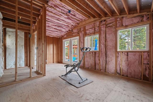 574 Lucerne Drive Drive, Big Bear CA: https://media.crmls.org/mediaz/cd9acf47-b409-46a5-9f7e-961211c3a220.jpg