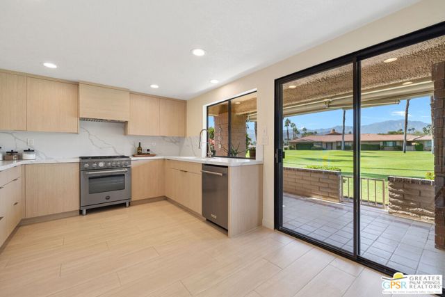 6 Joya Drive, Palm Desert CA: https://media.crmls.org/mediaz/cd9adb2b-36a3-4745-8c1f-3dcd403f7adb.jpg