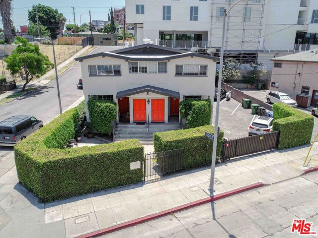 1132 Myra Avenue, Los Angeles CA: https://media.crmls.org/mediaz/cd9b1f30-f239-4756-8c87-d8bf8e66cb28.jpg