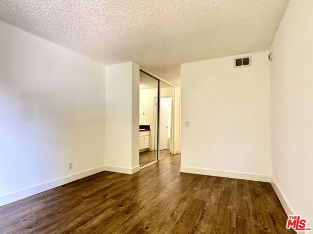 15425 Sherman Way, Van Nuys CA: https://media.crmls.org/mediaz/cd9b270c-5d5d-47fb-a666-bbd5d14dd759.jpg