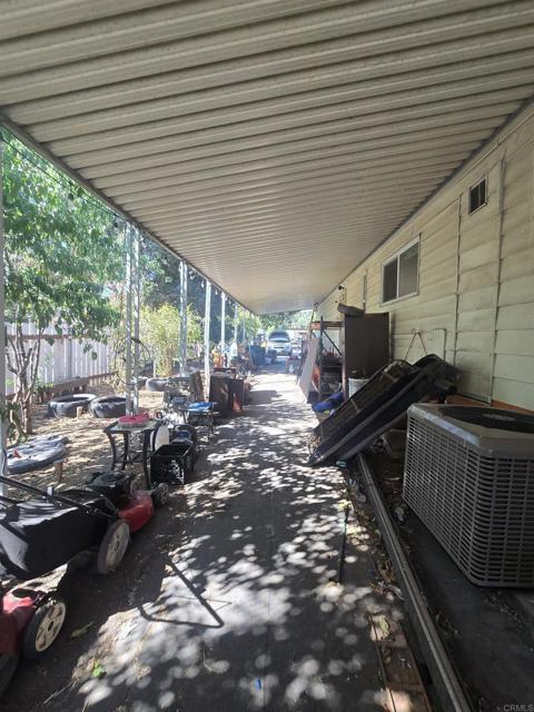 15613 Hawley Court, El Cajon CA: https://media.crmls.org/mediaz/cd9b7ab5-97a7-4c98-97be-e1f0772db6bb.jpg