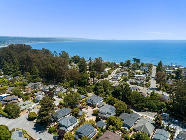 422 Mccormick Avenue, Capitola CA: https://media.crmls.org/mediaz/cd9bf78a-6927-4805-b1c0-a9b6fef79249.jpg