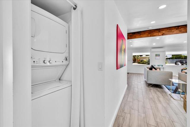 963 S Paseo Caroleta, Palm Springs CA: https://media.crmls.org/mediaz/cd9c4b50-1c5f-4ba7-a3df-ce96b9af4a65.jpg