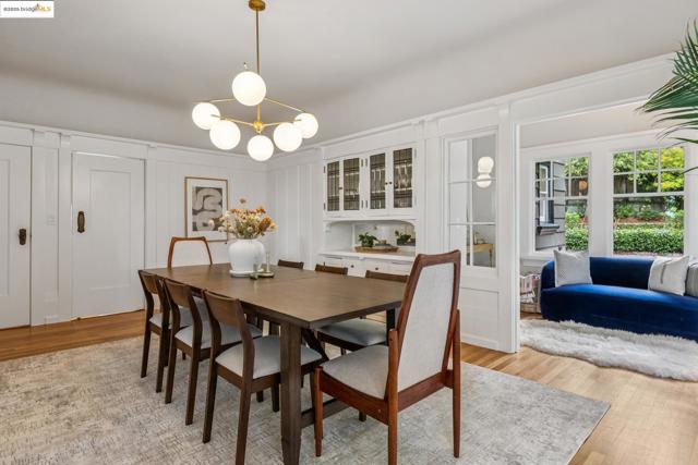118 Hillside Ave, Piedmont CA: https://media.crmls.org/mediaz/cd9ccdf2-a5f7-4dd9-8a0c-ec0789352da3.jpg